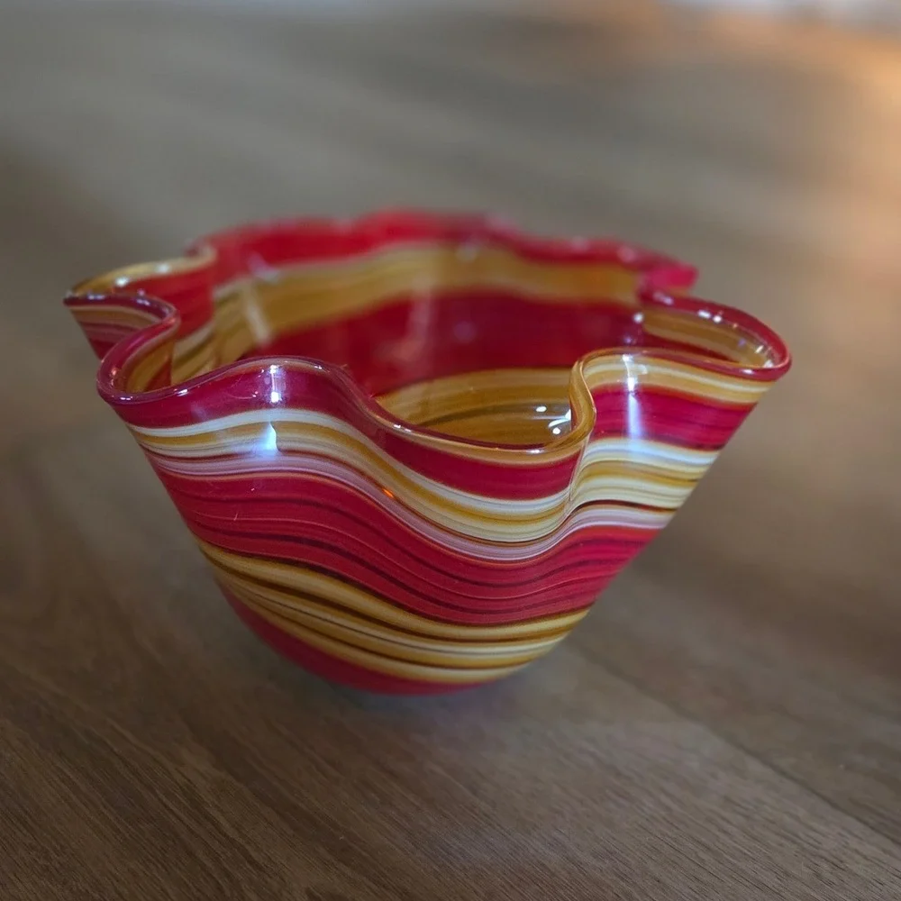 MCM Red Amber Swirl Hand Blown Art Glass Handkerchief Ruffled Centerpiece Bowl